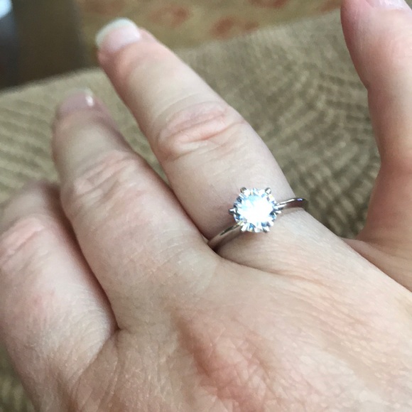 1 ct high quality cz ring - size 7, or size 7 1/5 - Picture 6 of 6